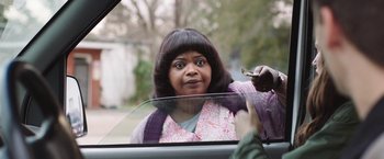 Movie still from “Ma” (2019), directed by Tate Taylor – A woman is looking out of the window of a car; Close Up shot, Over the shoulder angle