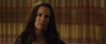 Movie still from “Ma” (2019), directed by Tate Taylor – A person with long brown hair; Close Up shot, Over the shoulder angle