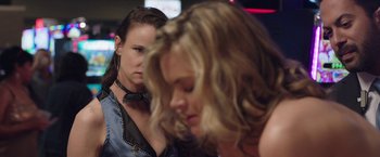 Movie still from “Ma” (2019), directed by Tate Taylor – Two women are looking at each other in a room; Close Up shot, Over the shoulder angle