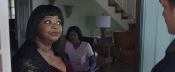 Movie still from “Ma” (2019), directed by Tate Taylor – Two women sitting in a living room next to each other; Close Up shot, Over the shoulder angle