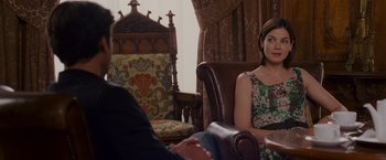 Movie still from “Made of Honor” (2008), directed by Paul Weiland – A woman sitting in a chair in front of a man; Medium shot, Over the shoulder angle