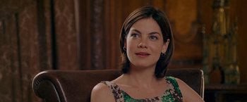 Movie still from “Made of Honor” (2008), directed by Paul Weiland – A woman sitting on top of a couch looking up; Close Up shot, Over the shoulder angle