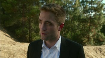 Movie still from “Maps to the Stars” (2014), directed by David Cronenberg – A person wearing a suit and tie; Close Up shot, High angle
