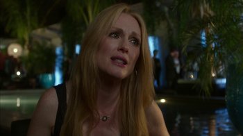Movie still from “Maps to the Stars” (2014), directed by David Cronenberg – A person with long hair; Close Up shot, Over the shoulder angle