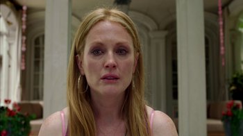 Movie still from “Maps to the Stars” (2014), directed by David Cronenberg – A person with long blonde hair; Close Up shot, Over the shoulder angle