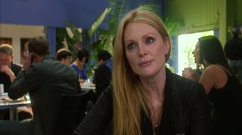 Movie still from “Maps to the Stars” (2014), directed by David Cronenberg – A person sitting at a table in a restaurant; Close Up shot, Over the shoulder angle
