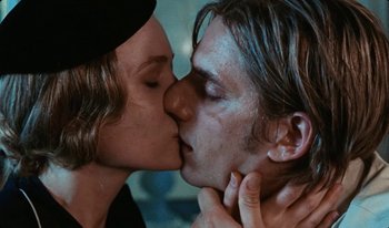 Movie still from “Martin Eden” (2019), directed by Pietro Marcello – A man and a woman kissing each other in front of a mirror; Close Up shot, Low angle