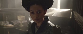 Movie still from “Mary Queen of Scots” (2018), directed by Josie Rourke – A woman with a black hat is looking at the camera; Close Up shot, Over the shoulder angle