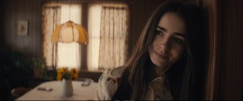 Movie still from “Extremely Wicked, Shockingly Evil and Vile” (2019), directed by Joe Berlinger – A young woman sitting in front of a lamp; Close Up shot, Over the shoulder angle