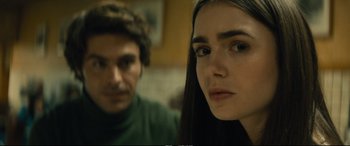 Movie still from “Extremely Wicked, Shockingly Evil and Vile” (2019), directed by Joe Berlinger – A man and a woman sitting next to each other in a room; Close Up shot, Over the shoulder angle