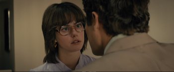 Movie still from “Extremely Wicked, Shockingly Evil and Vile” (2019), directed by Joe Berlinger – A woman wearing glasses and a suit is talking to a man in a suit; Close Up shot, Over the shoulder angle