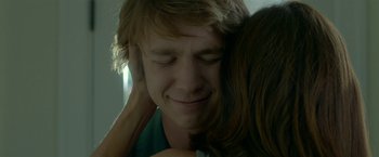 Movie still from “Me and Earl and the Dying Girl” (2015), directed by Alfonso Gomez-Rejon – A young man and a young woman hugging; Close Up shot, Over the shoulder angle