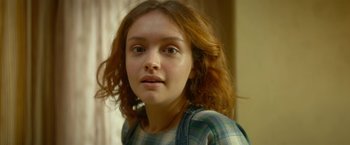 Movie still from “Me and Earl and the Dying Girl” (2015), directed by Alfonso Gomez-Rejon – A person with curly hair; Close Up shot, Over the shoulder angle