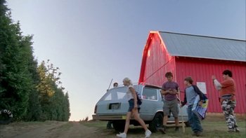 Movie still from “Mean Creek” (2004), directed by Jacob Estes – A group of people standing next to an old van; Wide shot, Low angle
