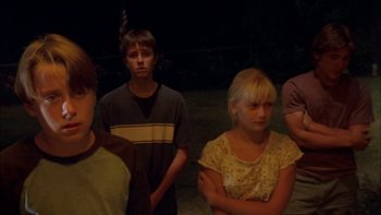 Movie still from “Mean Creek” (2004), directed by Jacob Estes – A group of young people standing next to each other; Medium shot, Low angle