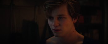 Movie still from “Fear Street: Part One - 1994” (2021), directed by Leigh Janiak – A young man is looking into the camera; Close Up shot, Over the shoulder angle