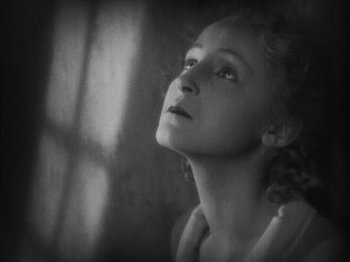 Movie still from “Metropolis” (1927), directed by Fritz Lang – A black - and - white photo of a woman looking up; Close Up shot, Low angle