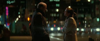 Movie still from “Michael Clayton” (2007), directed by Tony Gilroy – A man and a woman standing next to each other on the street; Medium shot, Over the shoulder angle