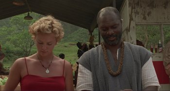 Movie still from “Mighty Joe Young” (1998), directed by Ron Underwood – A man and a woman standing next to each other; Medium shot, Low angle