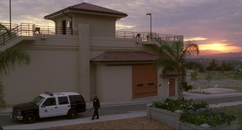 Movie still from “Mighty Joe Young” (1998), directed by Ron Underwood – A man walking down the street in front of a building; Extreme Wide shot, Low angle