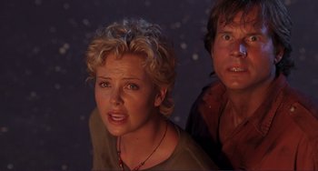 Movie still from “Mighty Joe Young” (1998), directed by Ron Underwood – A woman and a man are standing next to each other; Close Up shot, Low angle