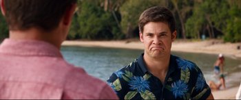 Movie still from “Mike and Dave Need Wedding Dates” (2016), directed by Jake Szymanski – A man in a hawaiian shirt is looking at another man in a hawaiian shirt; Close Up shot, Over the shoulder angle