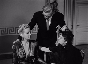 Movie still from “Ministry of Fear” (1944), directed by Fritz Lang – A woman is getting her hair styled by a man; Medium shot, Over the shoulder angle