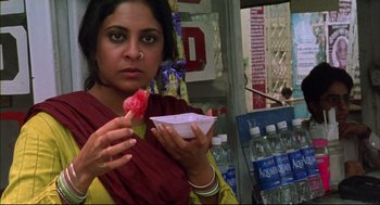 Movie still from “Monsoon Wedding” (2001), directed by Mira Nair – A woman holding a piece of fruit in her hand; Close Up shot, Low angle