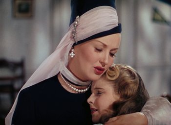 Movie still from “Mother Wore Tights” (1947), directed by Walter Lang – A woman and a little girl are hugging; Close Up shot, Low angle