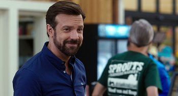 Movie still from “Mother's Day” (2016), directed by Garry Marshall – A man in a blue shirt is smiling for the camera; Close Up shot, Over the shoulder angle