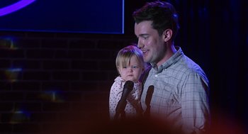 Movie still from “Mother's Day” (2016), directed by Garry Marshall – A man and a little girl standing next to each other; Close Up shot, Over the shoulder angle