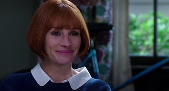 Movie still from “Mother's Day” (2016), directed by Garry Marshall – A person with short red hair; Close Up shot, Over the shoulder angle