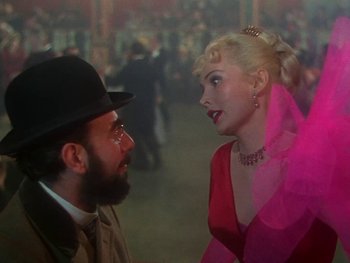 Movie still from “Moulin Rouge” (1952), directed by John Huston – A man and a woman talking in front of each other; Medium shot, Over the shoulder angle