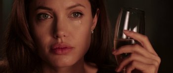Movie still from “Mr. & Mrs. Smith” (2005), directed by Doug Liman – A person holding a glass of wine; Close Up shot, Over the shoulder angle