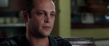 Movie still from “Mr. & Mrs. Smith” (2005), directed by Doug Liman – A person sitting on a bench; Close Up shot, Over the shoulder angle