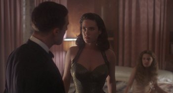 Movie still from “Mulholland Falls” (1996), directed by Lee Tamahori – A man and a woman standing next to each other in a room; Medium shot, Over the shoulder angle