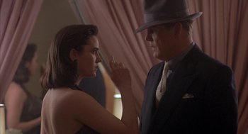 Movie still from “Mulholland Falls” (1996), directed by Lee Tamahori – A man and a woman are standing next to each other; Close Up shot, Over the shoulder angle