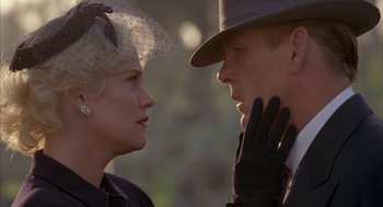 Movie still from “Mulholland Falls” (1996), directed by Lee Tamahori – A man and a woman are looking at one another; Close Up shot, Over the shoulder angle