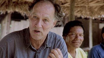 Movie still from “My Best Fiend” (1999), directed by Werner Herzog – A man and a woman standing next to each other; Close Up shot, Over the shoulder angle