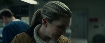 Movie still from “Fractured” (2019), directed by Brad Anderson – A person with a pony tail; Close Up shot, Over the shoulder angle