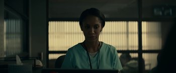 Movie still from “Fractured” (2019), directed by Brad Anderson – A woman sitting in front of a computer monitor; Close Up shot, Over the shoulder angle