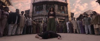 Movie still from “Gangubai Kathiawadi” (2022), directed by Sanjay Leela Bhansali – A woman standing over a man in front of a crowd of onlookers; Wide shot, Low angle