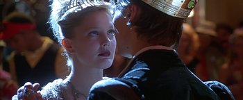 Movie still from “Never Been Kissed” (1999), directed by Raja Gosnell – A young woman is looking at a young man; Close Up shot, Low angle