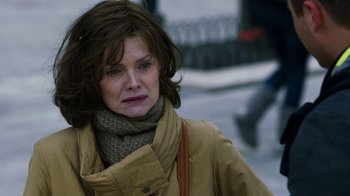 Movie still from “New Year's Eve” (2011), directed by Garry Marshall – A person wearing a jacket and scarf; Close Up shot, Over the shoulder angle