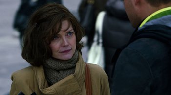 Movie still from “New Year's Eve” (2011), directed by Garry Marshall – A person wearing a scarf; Close Up shot, Over the shoulder angle