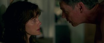 Movie still from “Gerald's Game” (2017), directed by Mike Flanagan – A man and a woman face to face in a room; Close Up shot, Over the shoulder angle