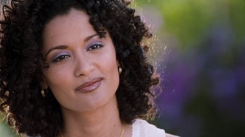 Movie still from “Next Friday” (2000), directed by Steve Carr – A person with curly black hair; Close Up shot, Low angle