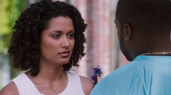 Movie still from “Next Friday” (2000), directed by Steve Carr – A man and a woman are standing next to each other; Close Up shot, Over the shoulder angle