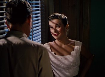 Movie still from “Niagara” (1953), directed by Henry Hathaway – A man and a woman are looking at each other; Medium shot, Over the shoulder angle