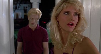 Movie still from “Night of the Creeps” (1986), directed by Fred Dekker – A man and a woman are standing in front of each other; Medium shot, Over the shoulder angle